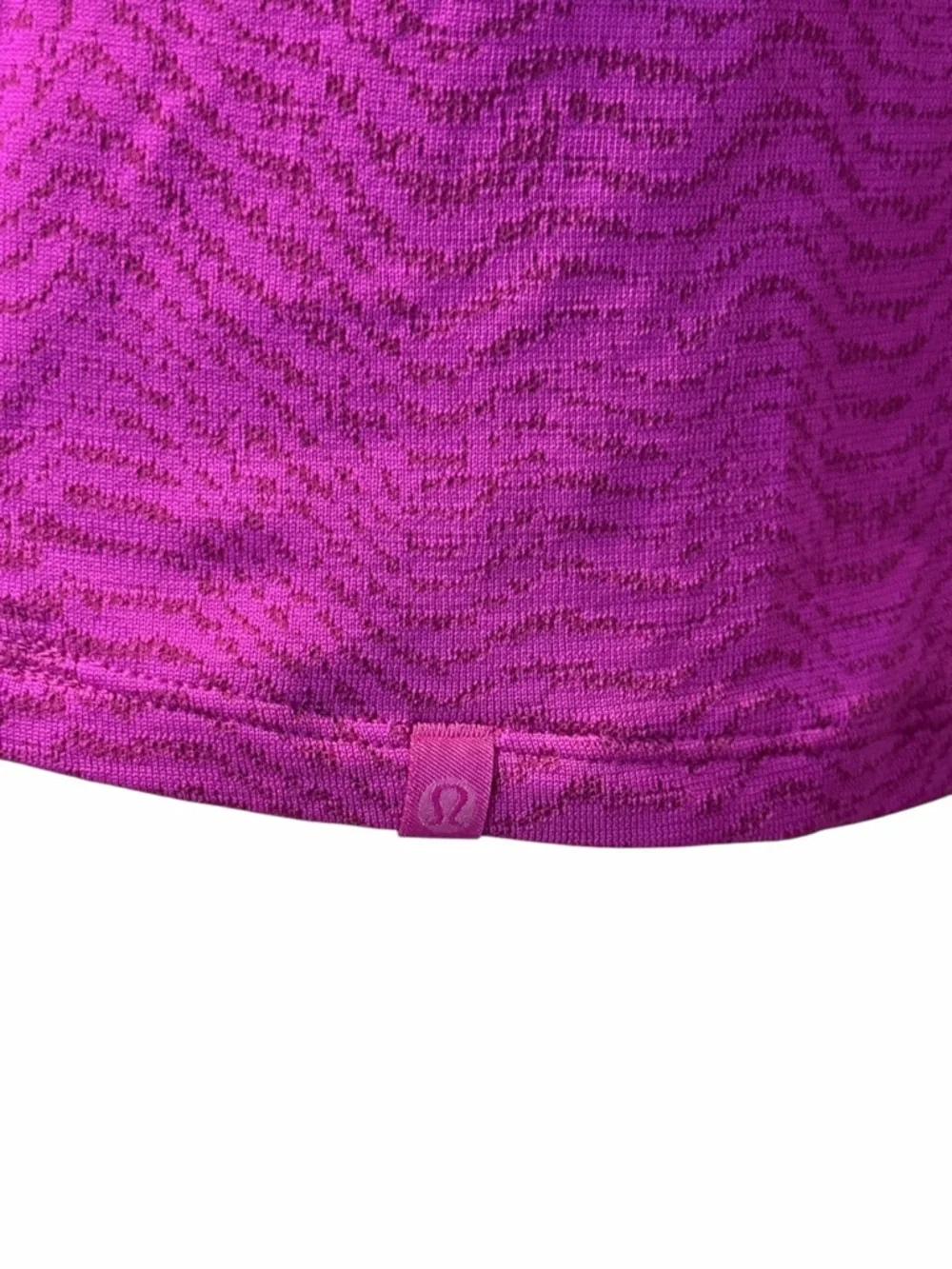 lululemon athletica Train to Be Short Sleeve Tee Size 2 Ripple Wave Purple